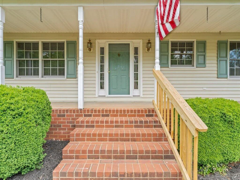 520 Scenic DR - Photo 3