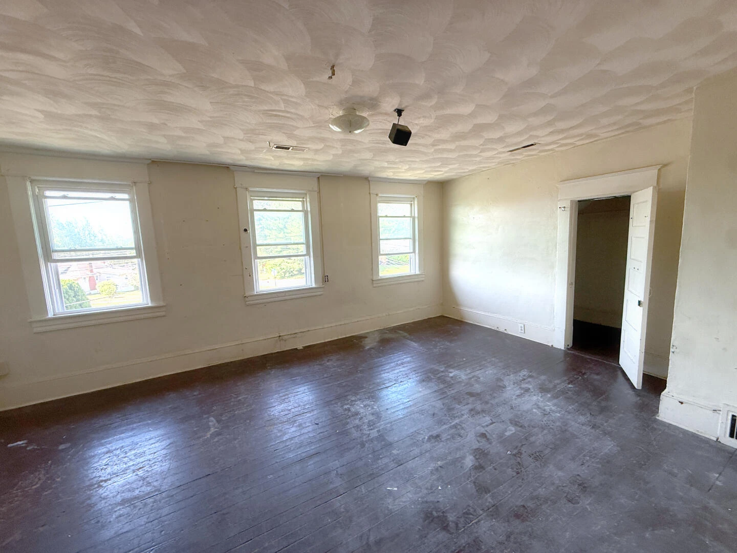 1651 Syracuse AVE NW - Photo 14