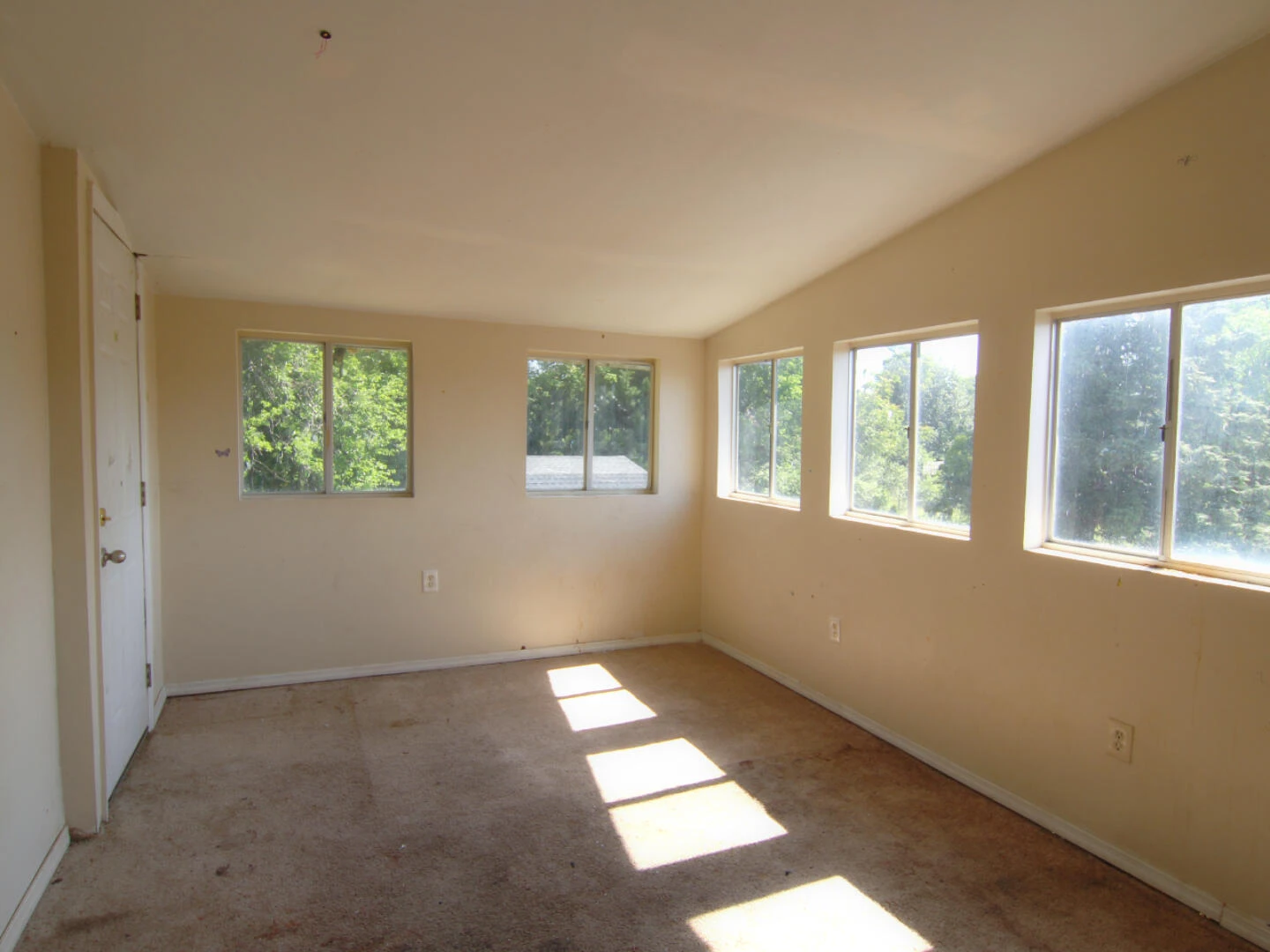 1651 Syracuse AVE NW - Photo 15