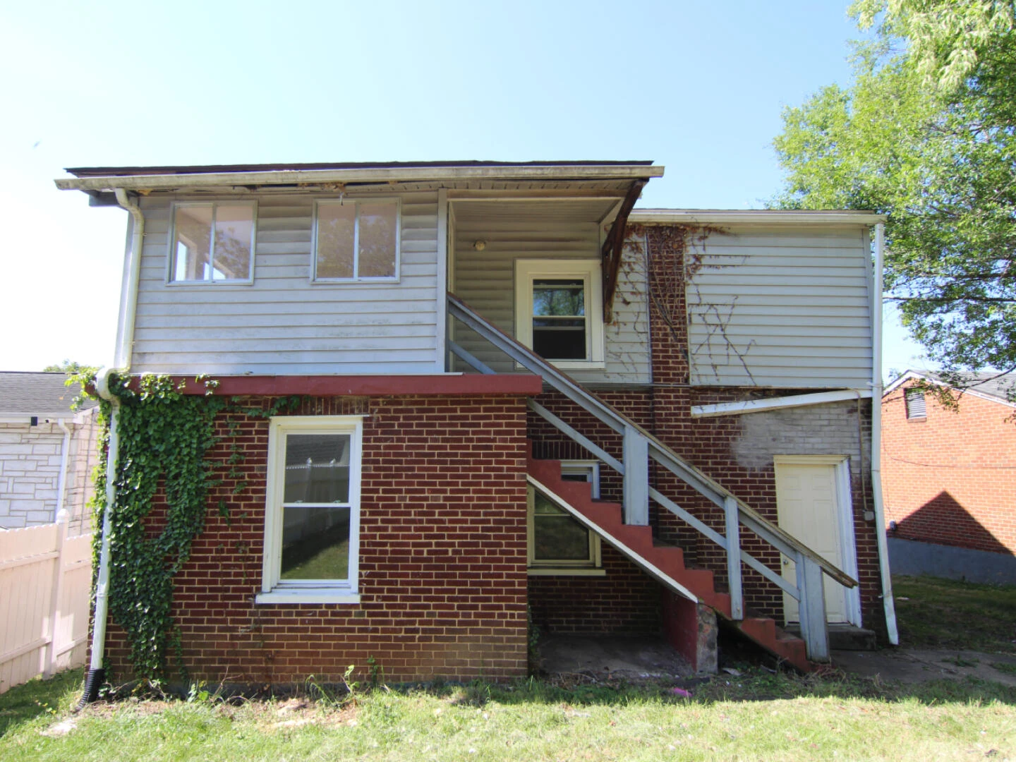 1651 Syracuse AVE NW - Photo 20