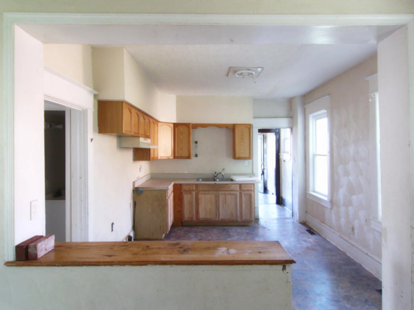 1651 Syracuse AVE NW - Photo 4