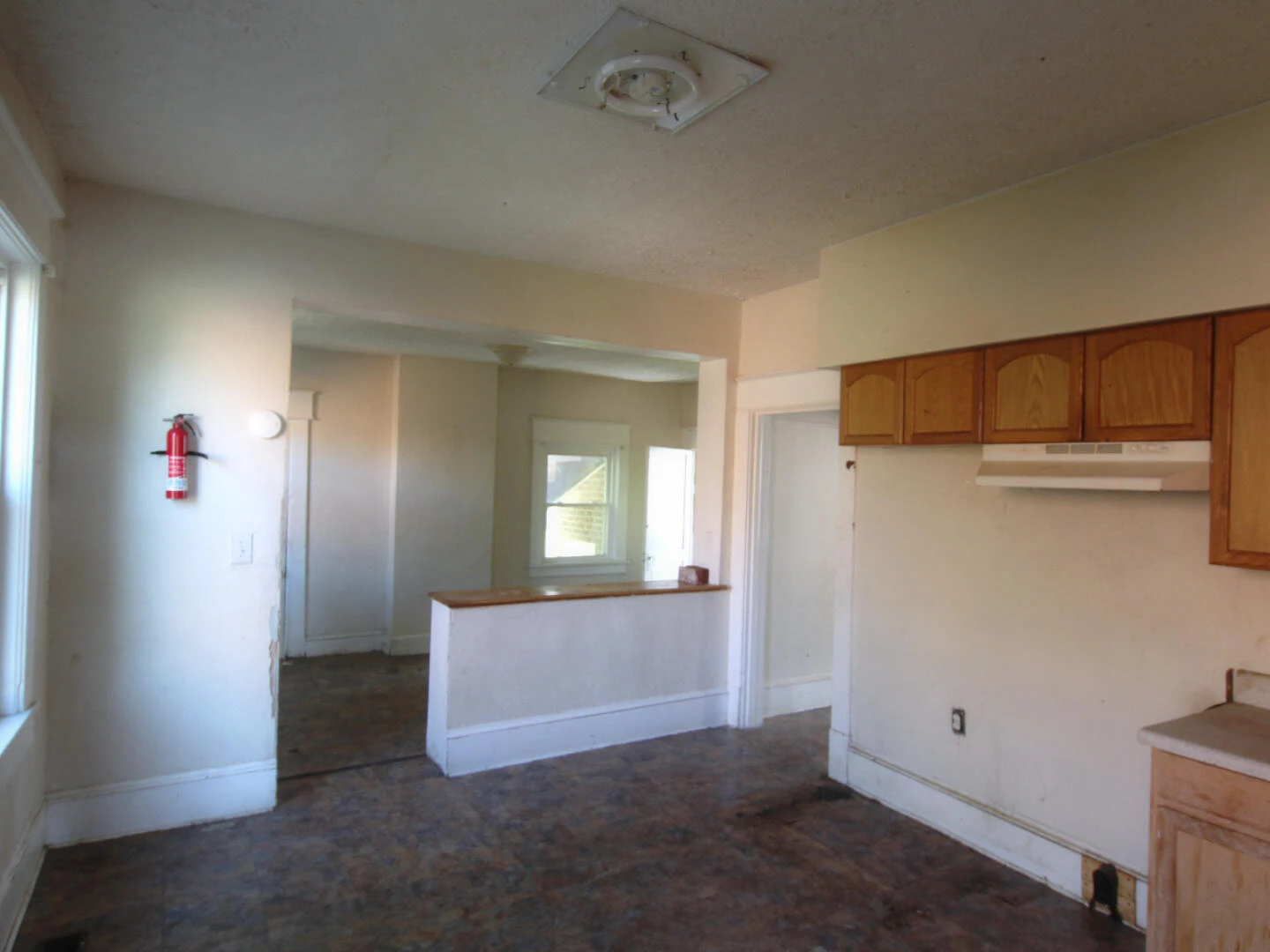 1651 Syracuse AVE NW - Photo 5