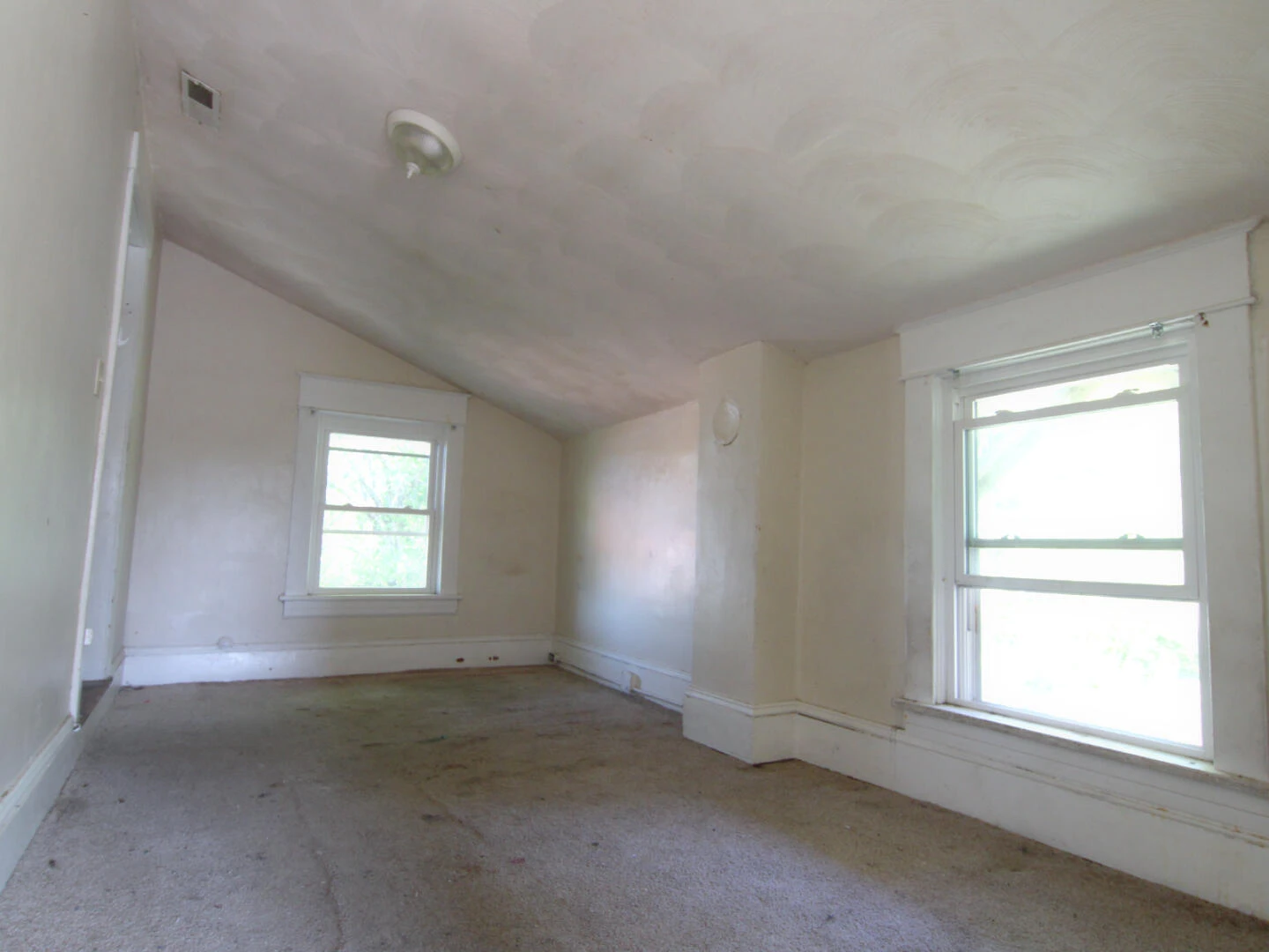 1651 Syracuse AVE NW - Photo 9