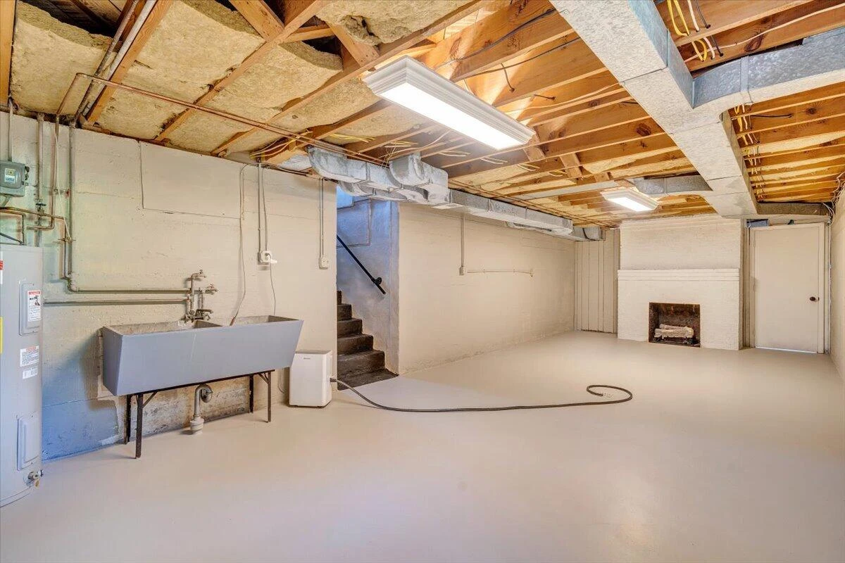 3016 Grandin RD - Photo 32