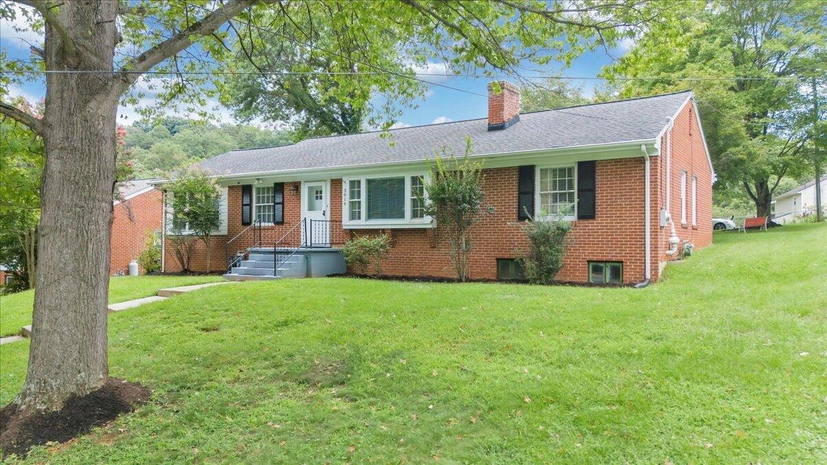 3016 Grandin RD - Photo 37