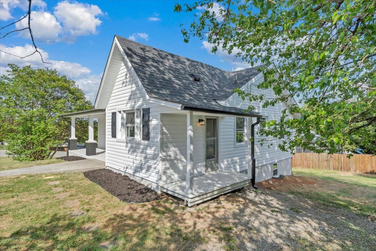 2138 Bailey AVE - Photo 3