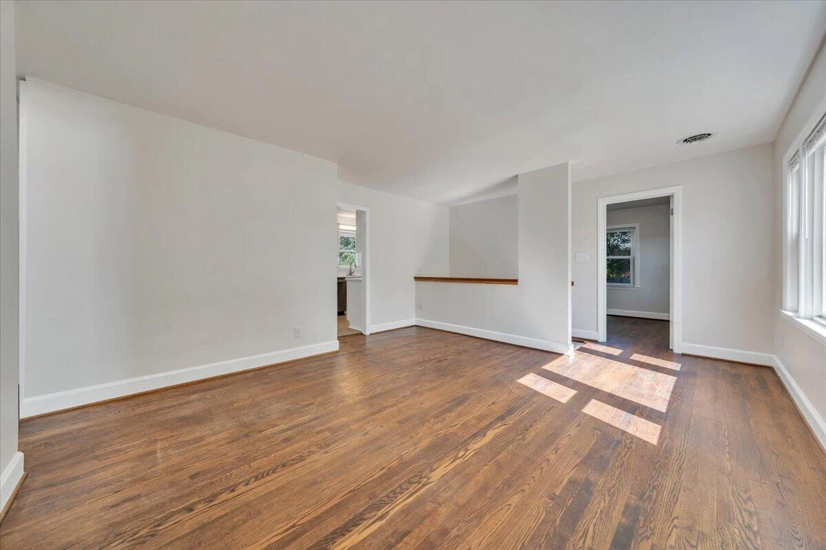 1811 Fareham RD SW - Photo 4