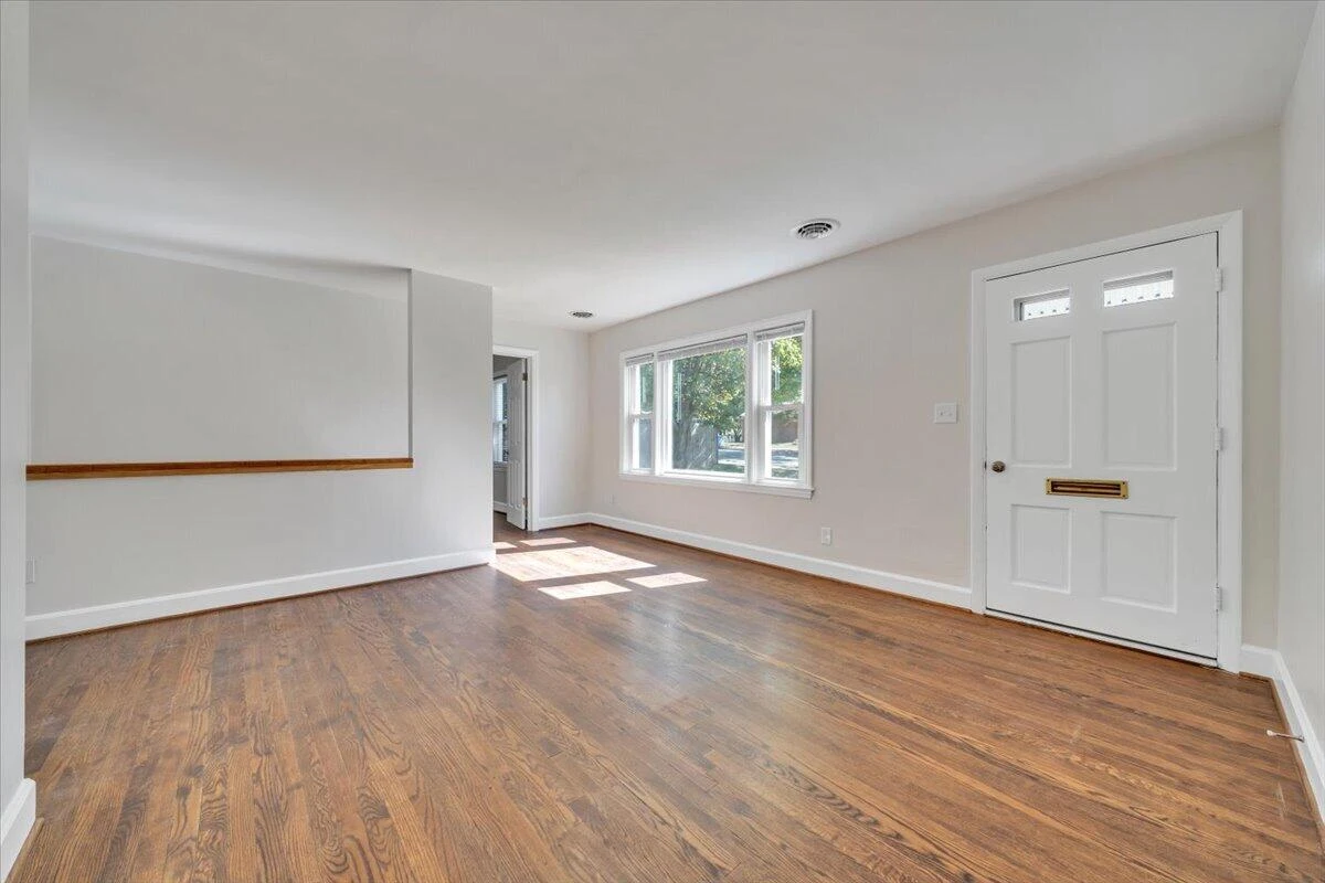 1811 Fareham RD SW - Photo 5