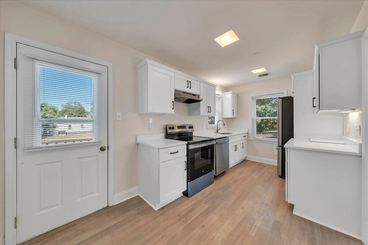 1811 Fareham RD SW - Photo 8