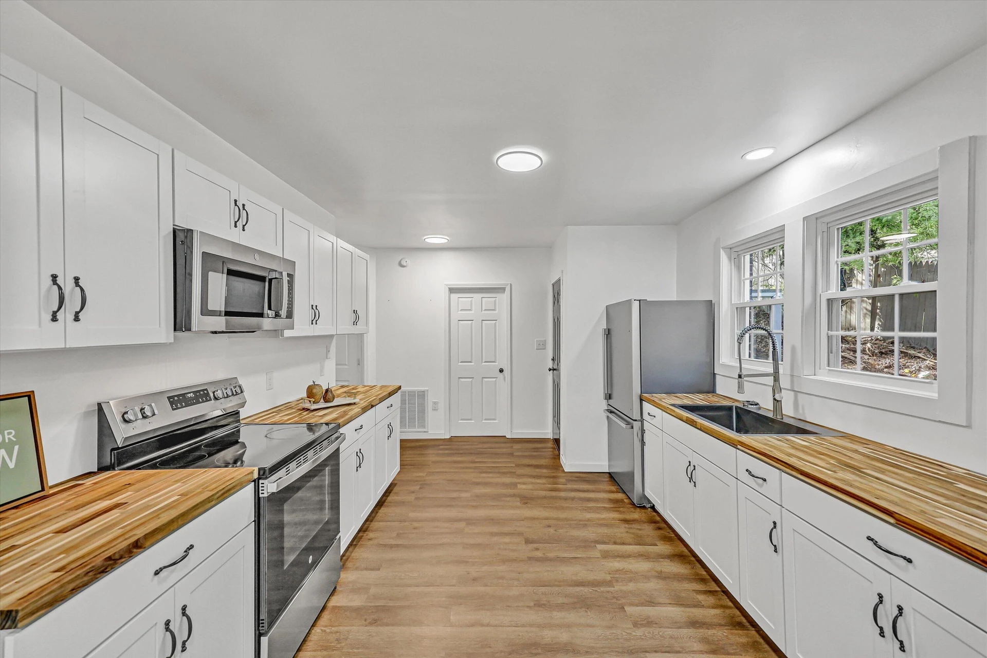 733 Craig ST - Photo 4