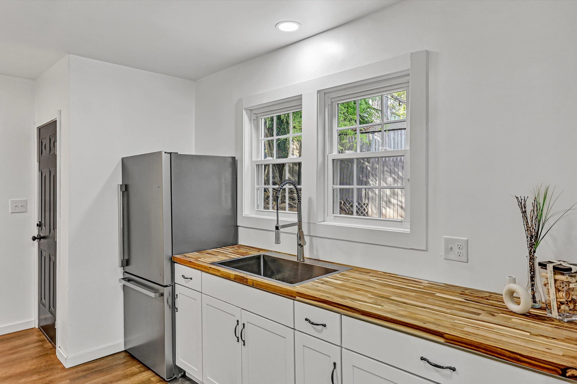 733 Craig ST - Photo 15
