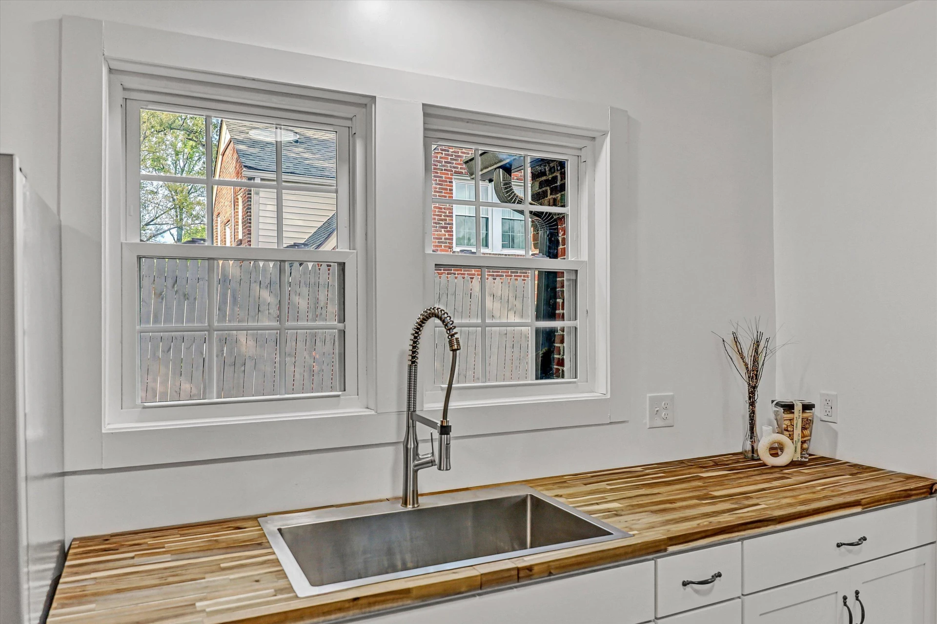 733 Craig ST - Photo 17