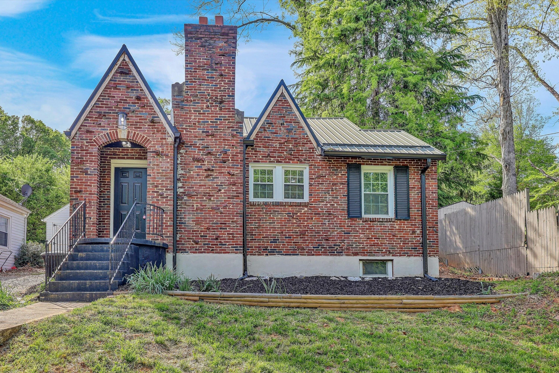 733 Craig ST - Photo 6