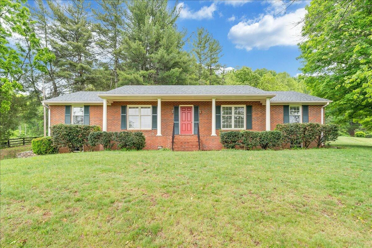 9590 Lee Hwy