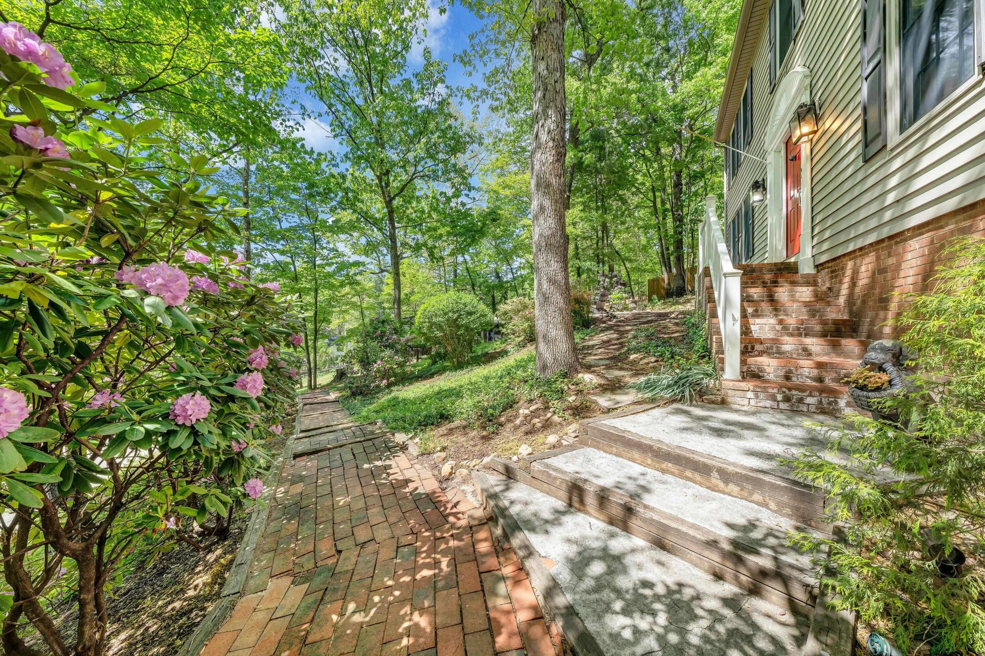 301 Coventry LN SW - Photo 9