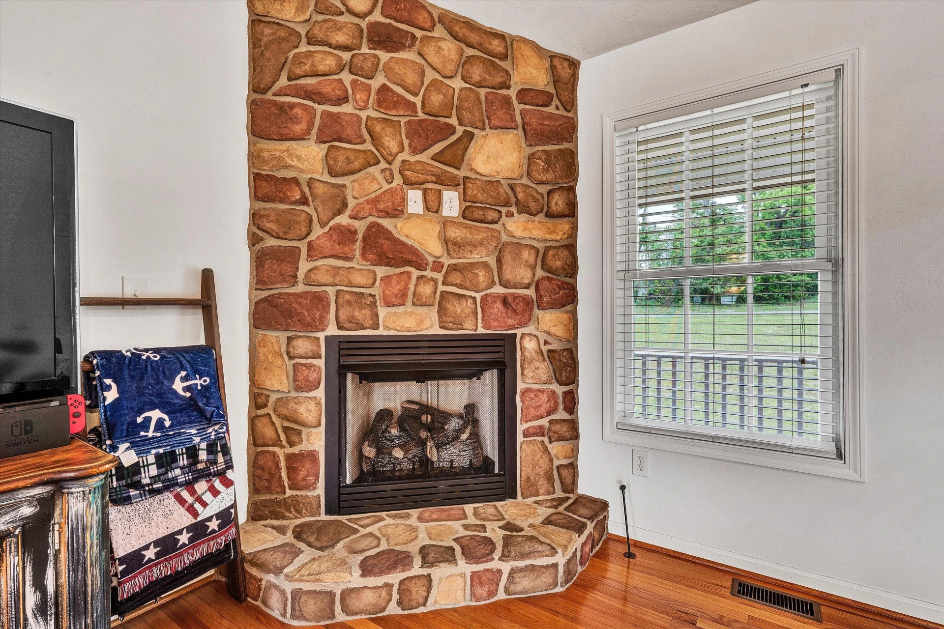 1203 Blankenship RD - Photo 12