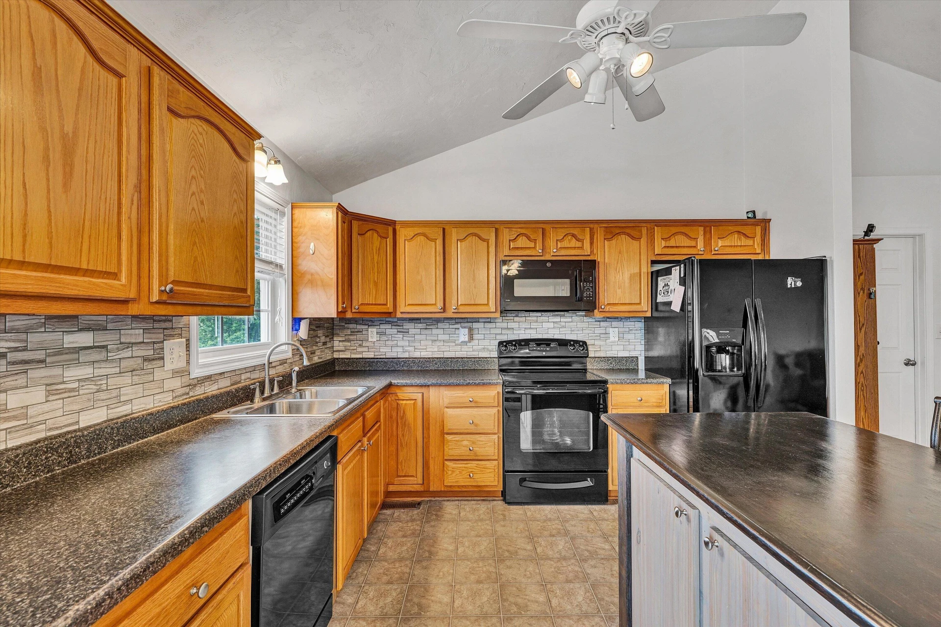 1203 Blankenship RD - Photo 17