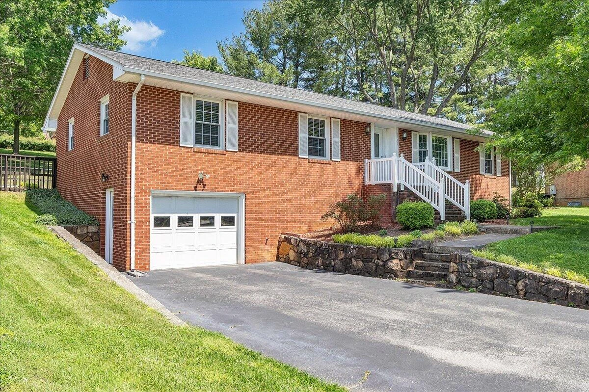 6737 Stonington RD