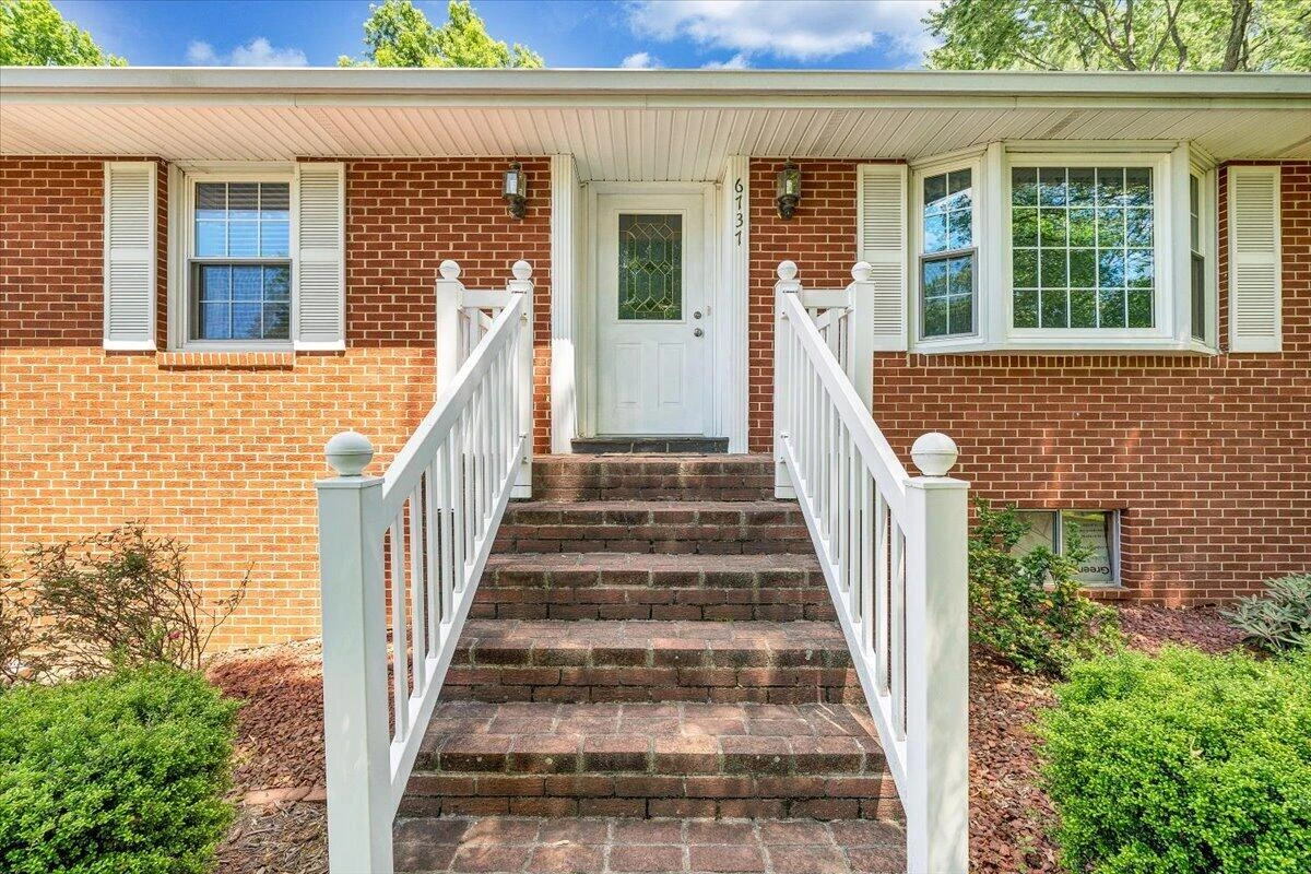 6737 Stonington RD - Photo 4