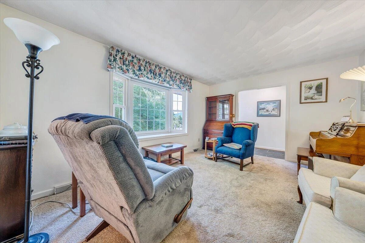 6737 Stonington RD - Photo 5