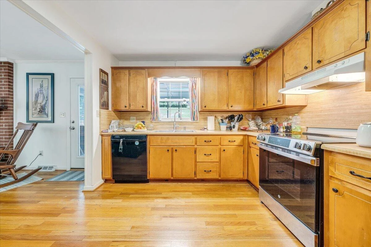 6737 Stonington RD - Photo 9