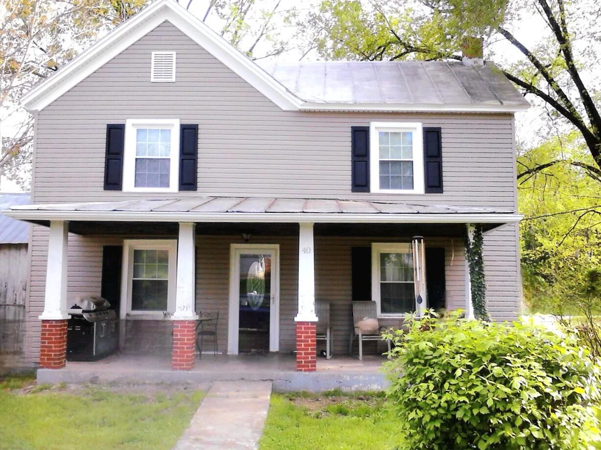 40 River RD