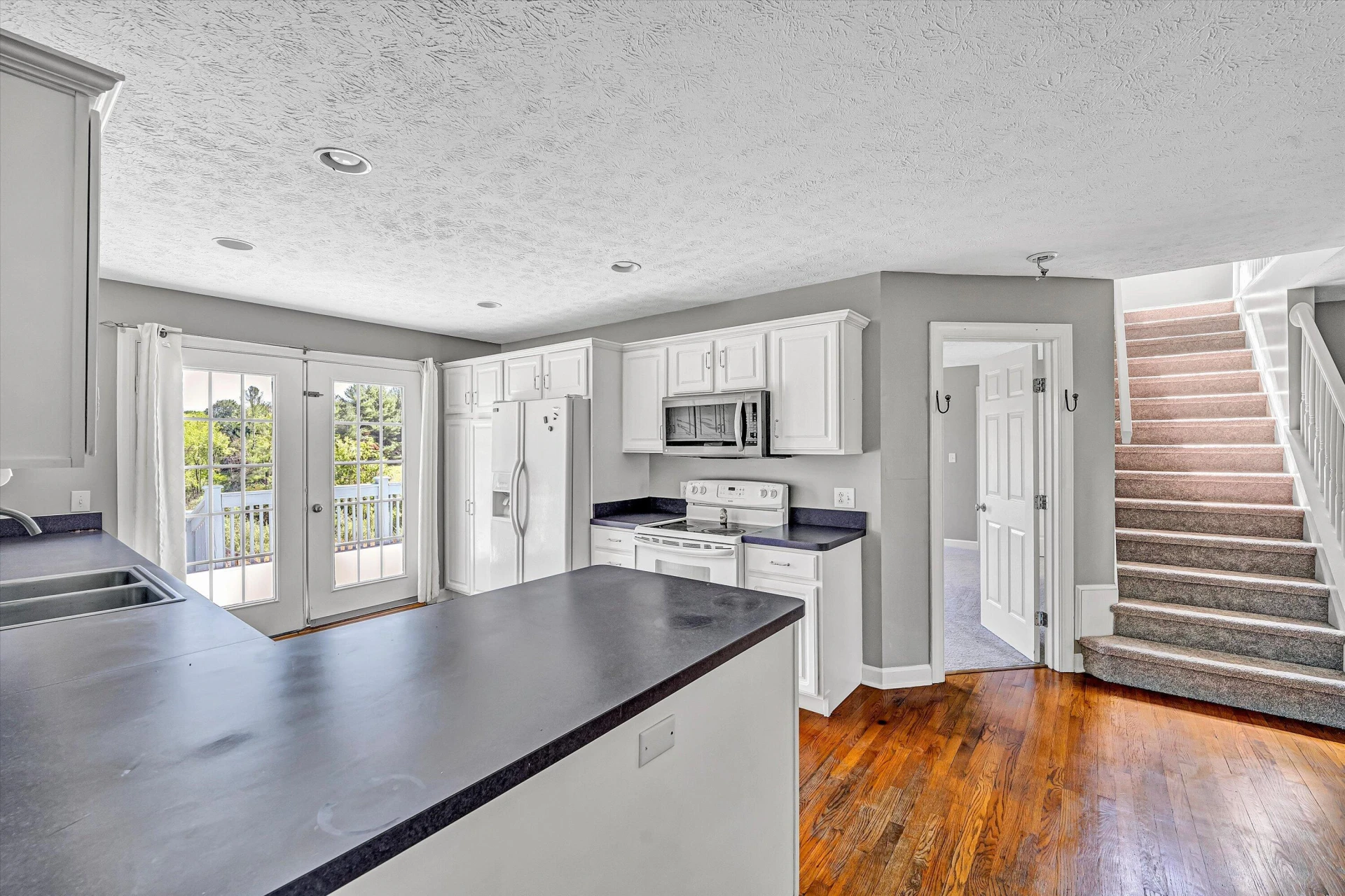 1429 JEFFERSON TER - Photo 12