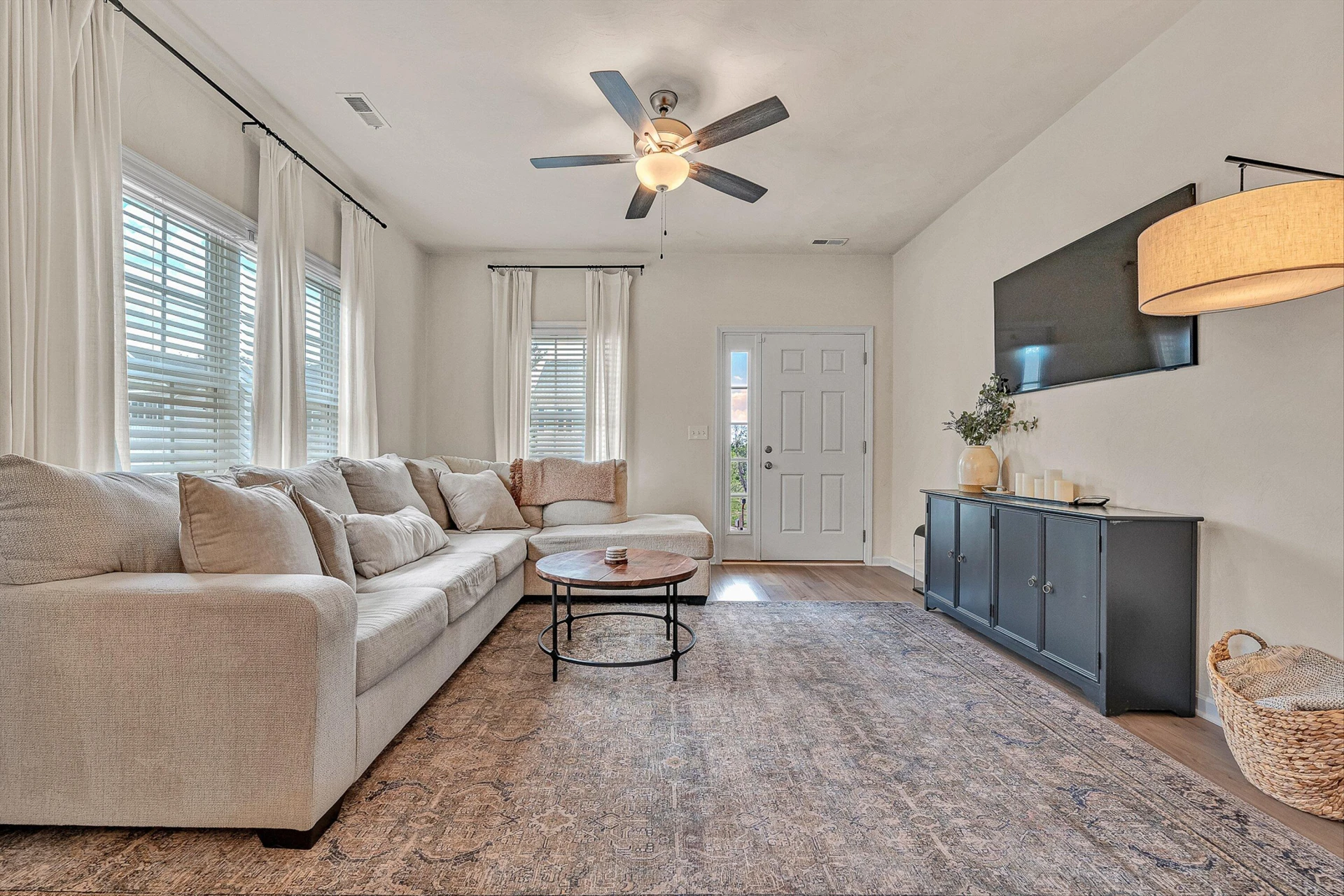 2059 Heys LN - Photo 5