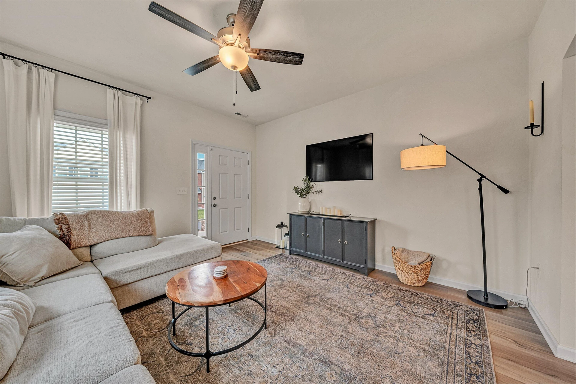 2059 Heys LN - Photo 6