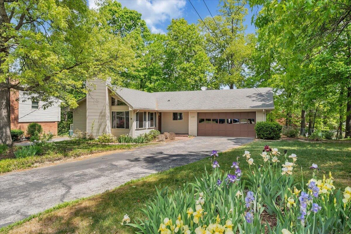2009 Montclair DR