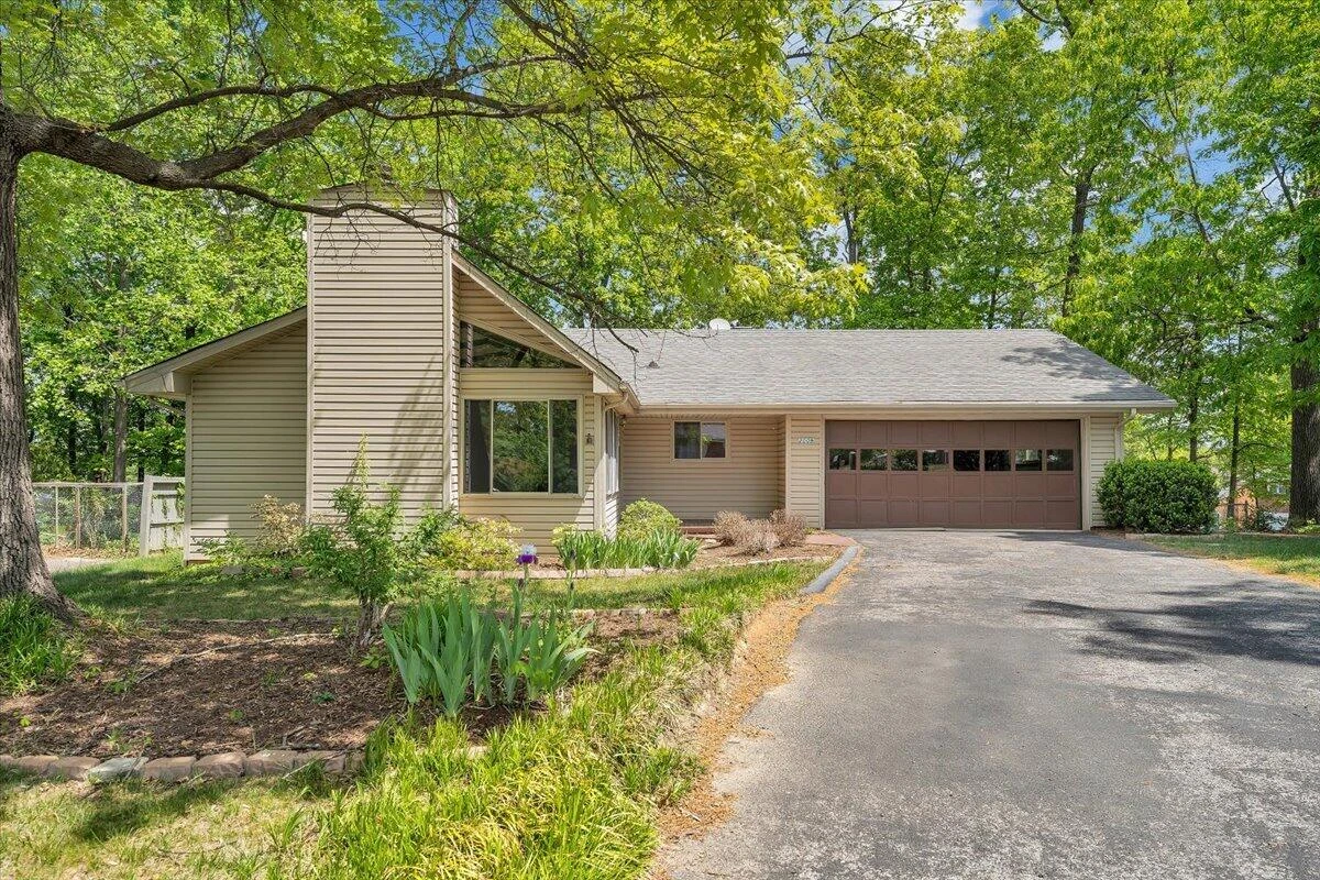 2009 Montclair DR - Photo 3