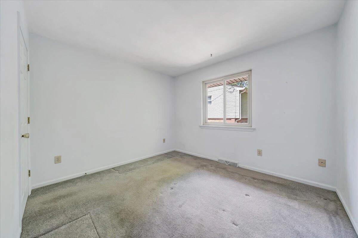 2009 Montclair DR - Photo 32