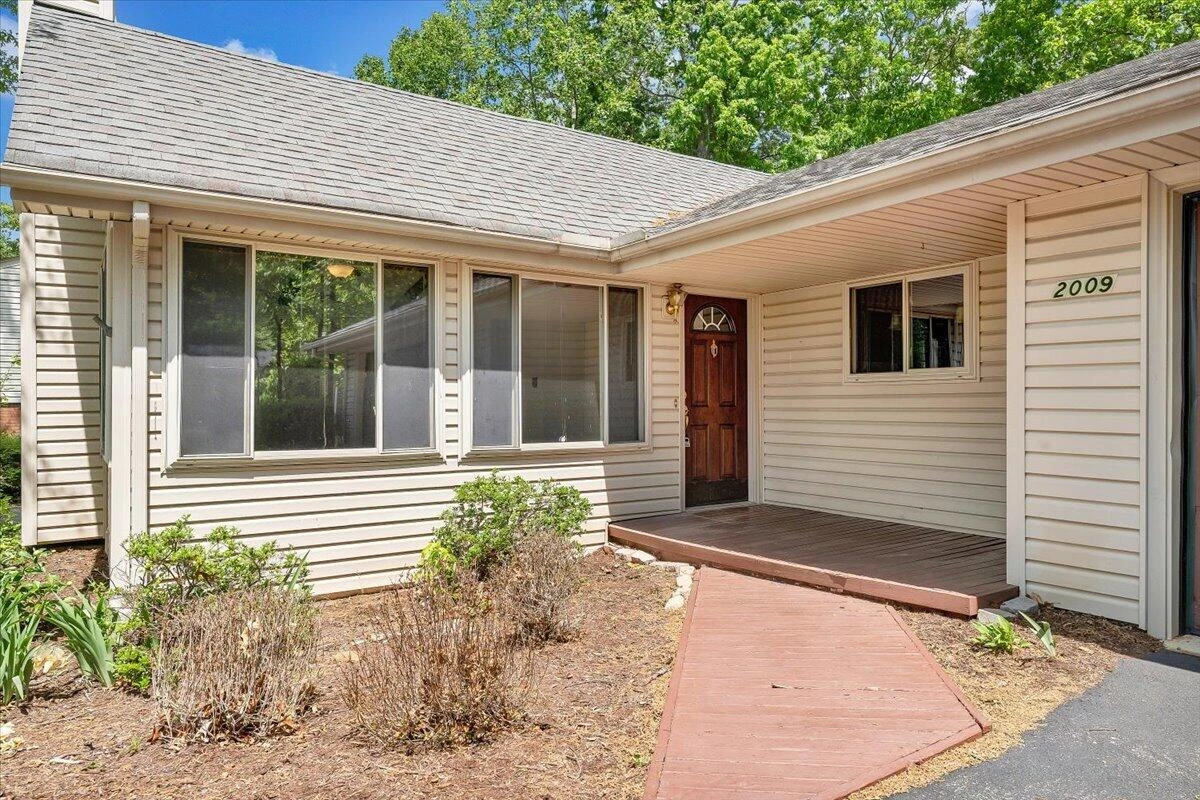 2009 Montclair DR - Photo 4