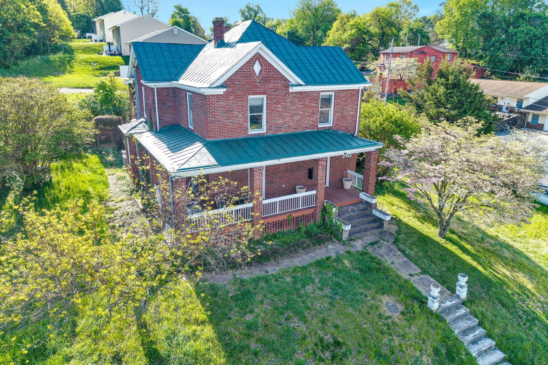624 S Maple ST - Photo 2