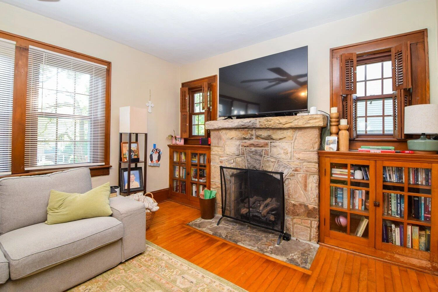 3017 Woodlawn AVE SW - Photo 5