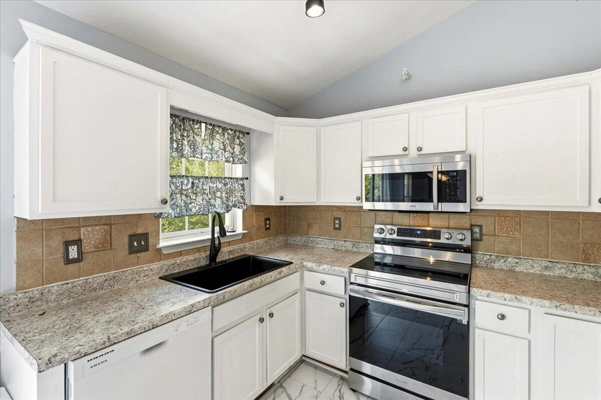 4837 Nelms LN NE - Photo 20