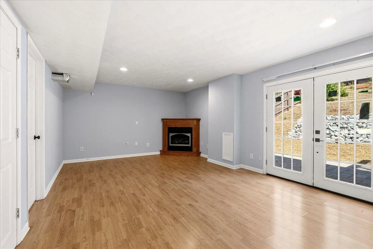 4837 Nelms LN NE - Photo 27