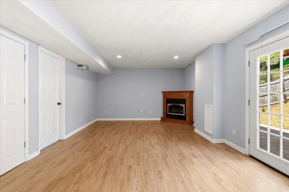4837 Nelms LN NE - Photo 28