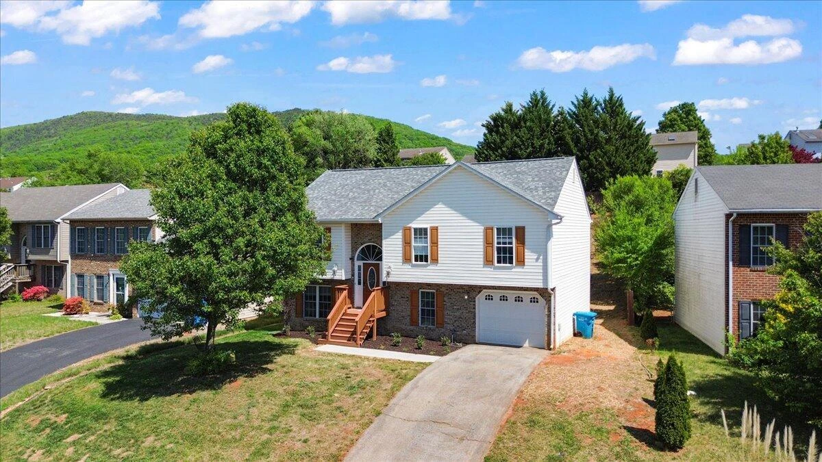 4837 Nelms LN NE - Photo 8
