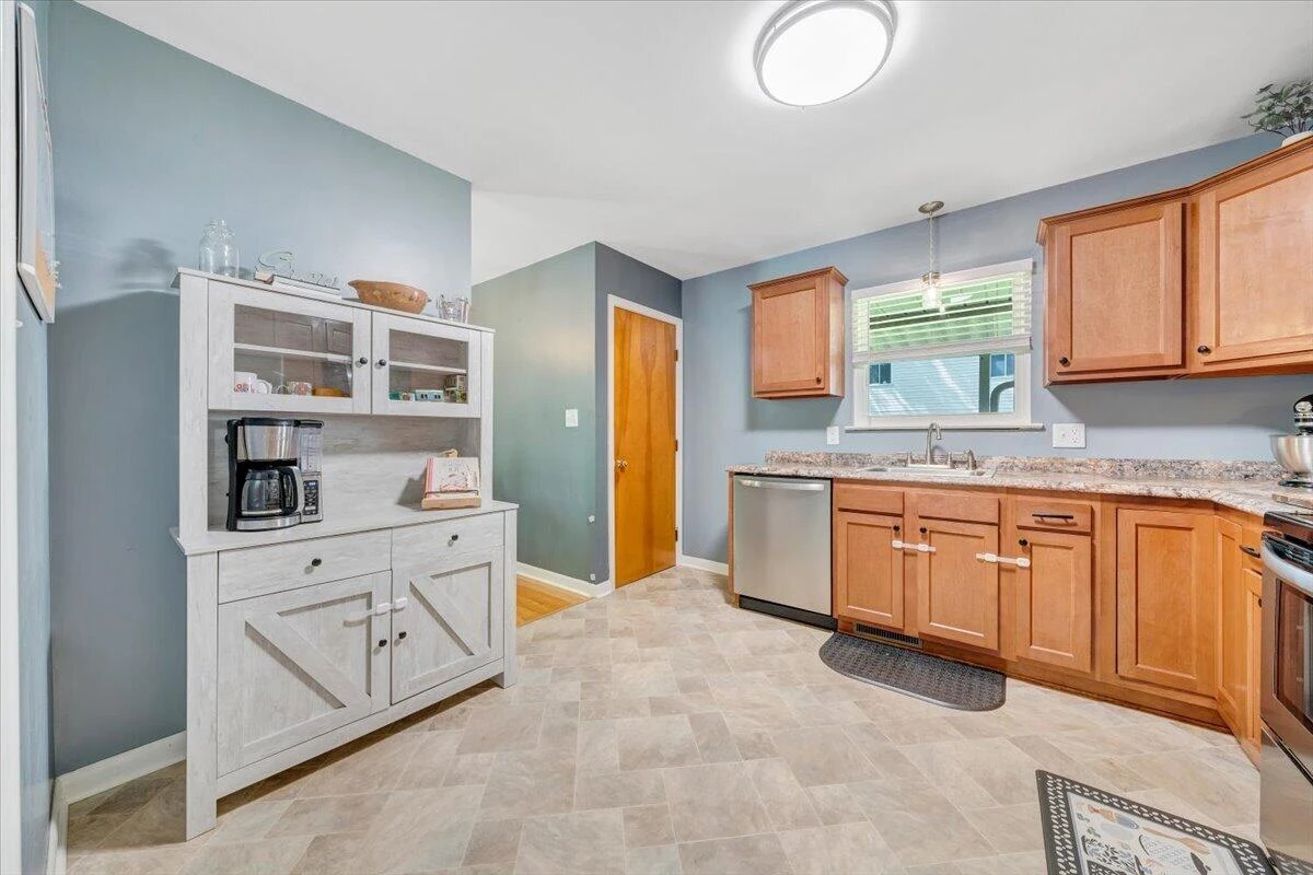 2819 Embassy DR - Photo 14
