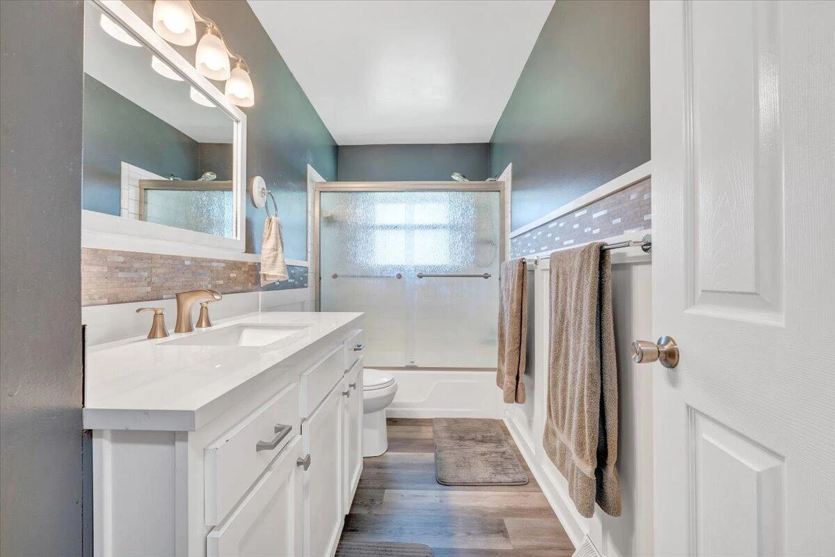 2819 Embassy DR - Photo 24