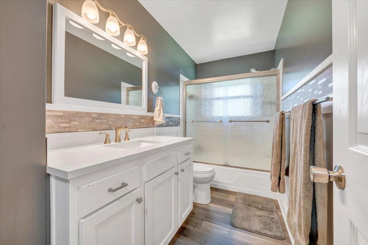 2819 Embassy DR - Photo 26
