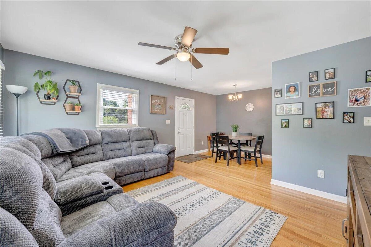 2819 Embassy DR - Photo 4