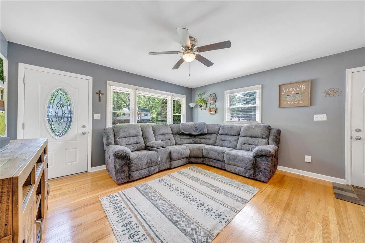 2819 Embassy DR - Photo 5