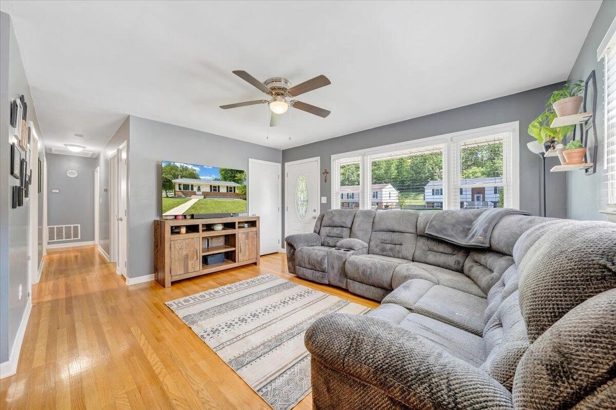 2819 Embassy DR - Photo 6
