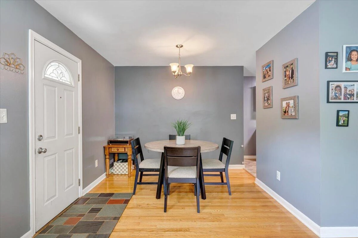 2819 Embassy DR - Photo 8