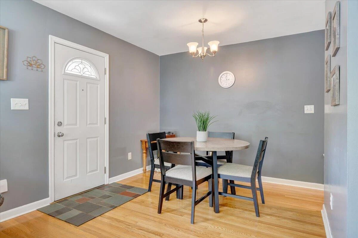 2819 Embassy DR - Photo 9