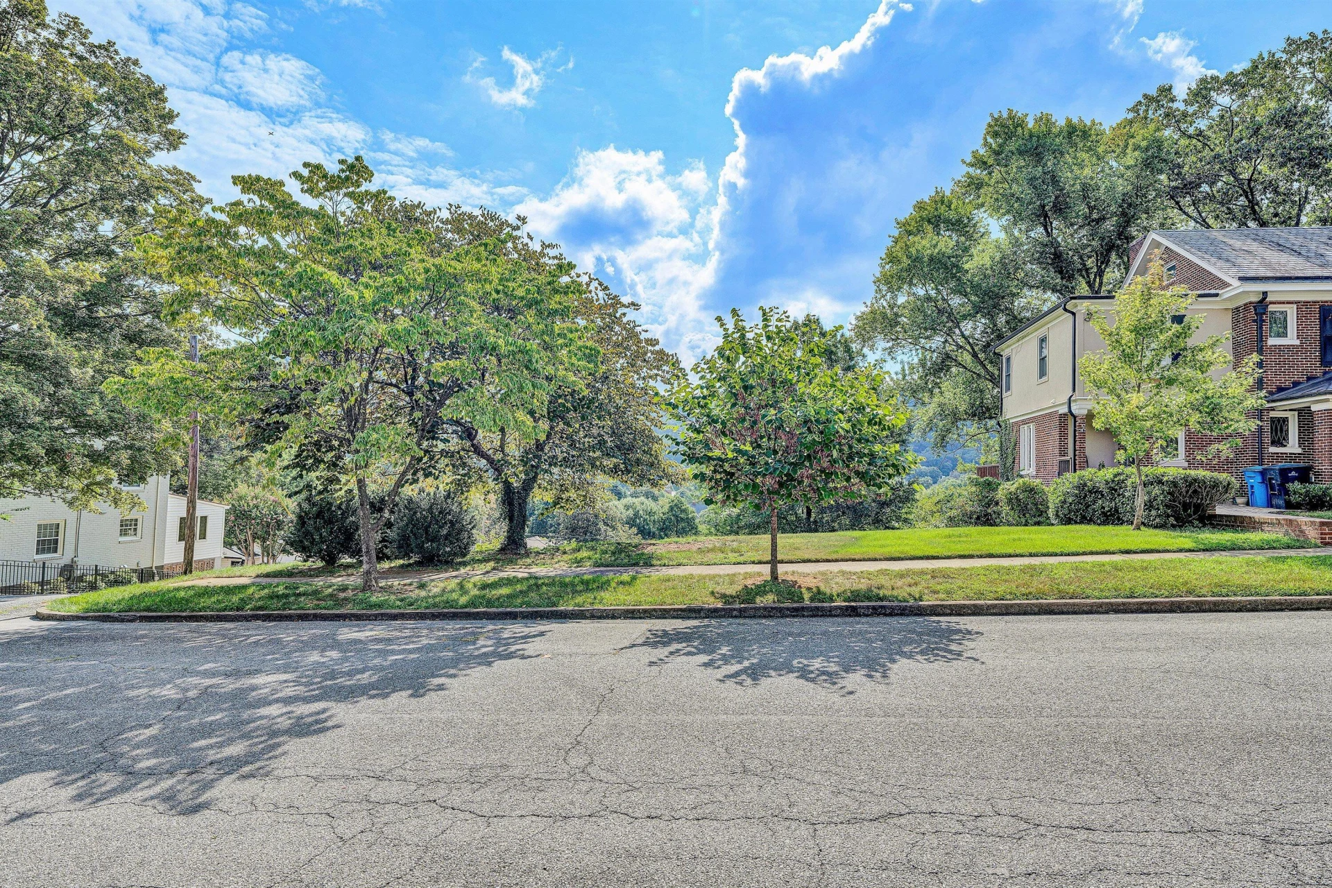 2402 Wycliffe AVE SW - Photo 4