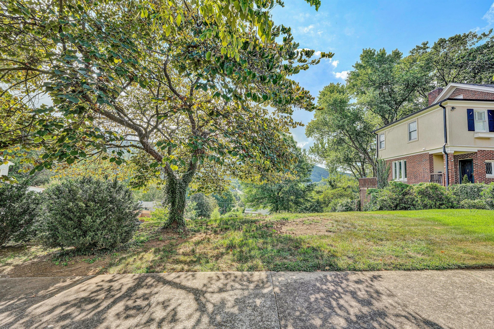 2402 Wycliffe AVE SW - Photo 5