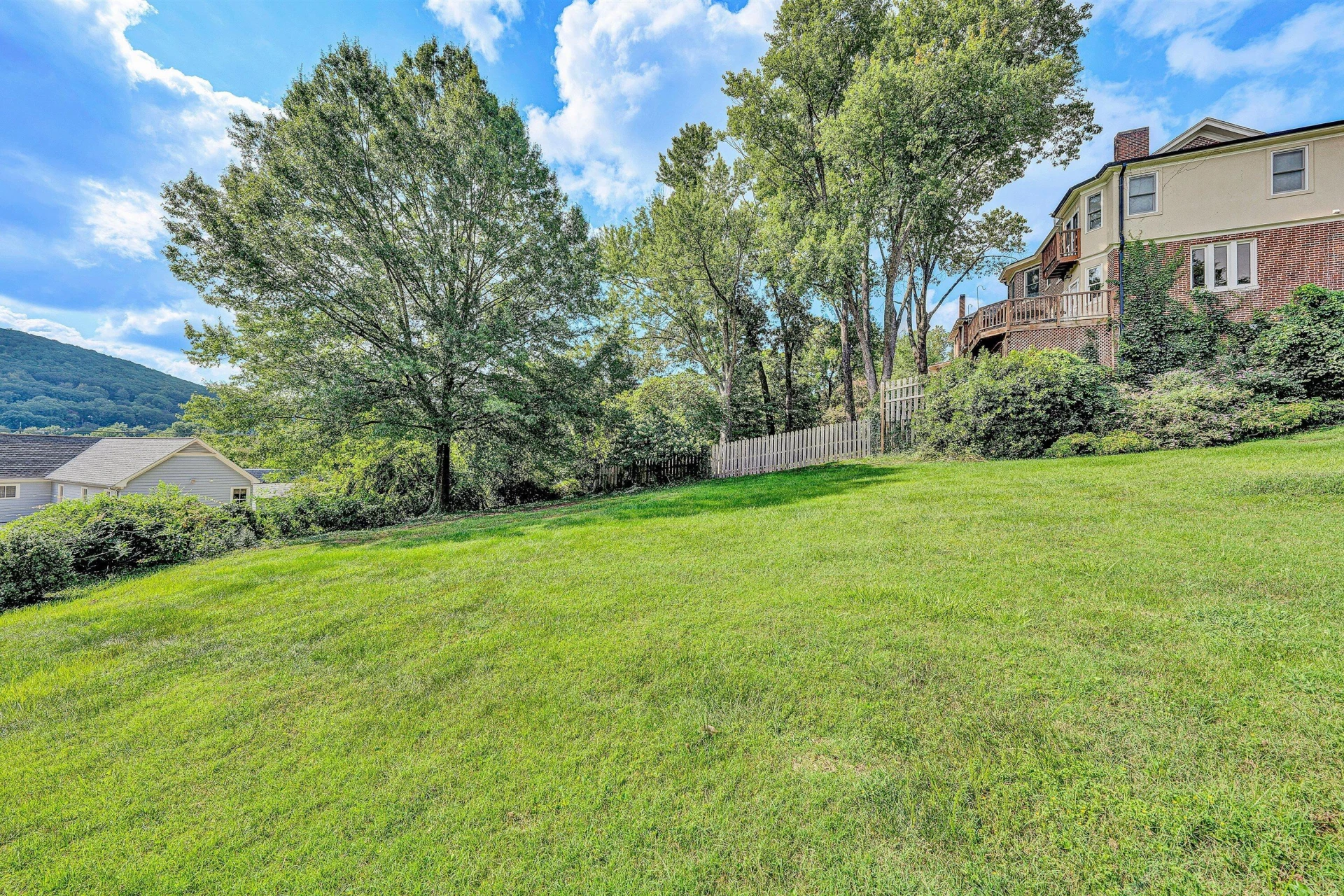 2402 Wycliffe AVE SW - Photo 6